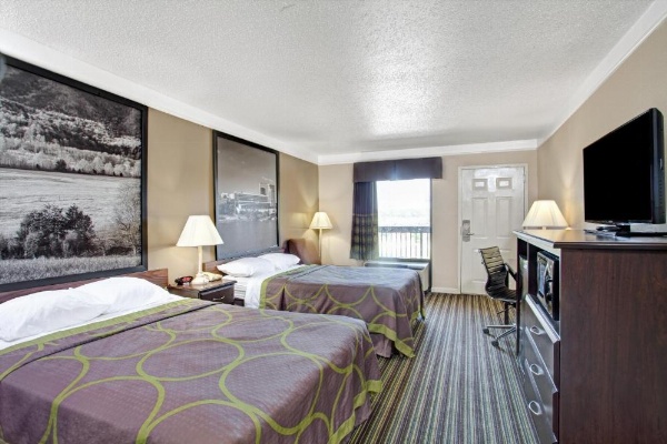 Super 8 by Wyndham Knoxville East image 19