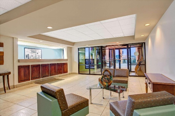 Super 8 by Wyndham Knoxville East image 2
