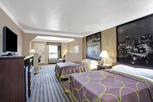 Super 8 by Wyndham Knoxville East image 20